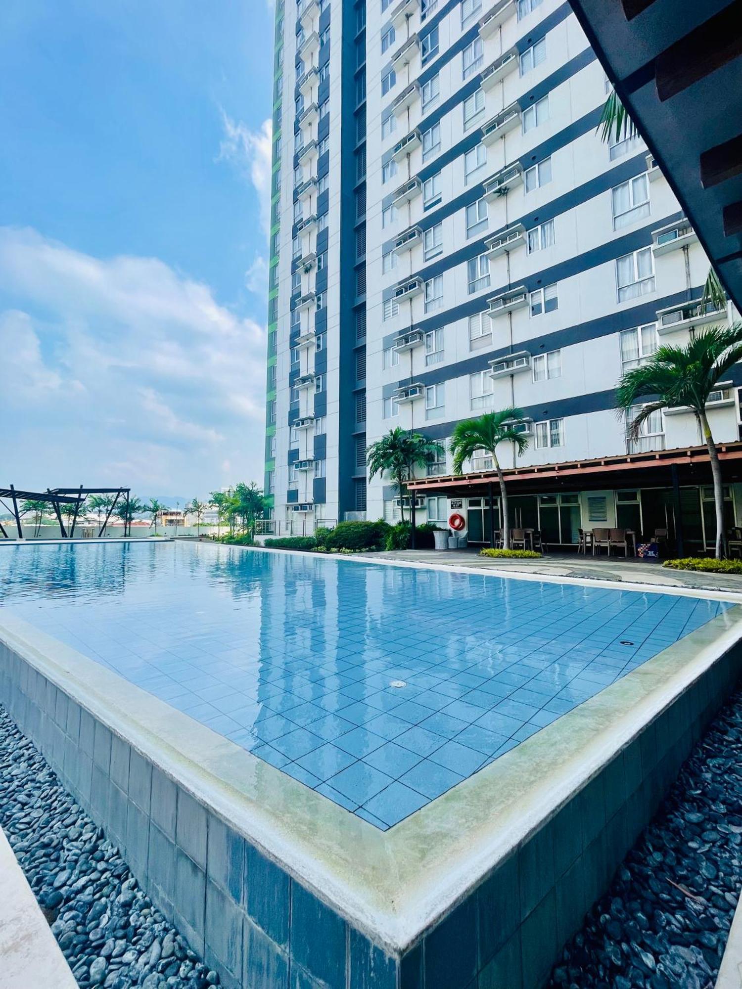 2-Bedroom Condo Unit With Balcony At Centrio Tower Beside Ayala Centrio Mall Downtown Cdo كاجايان دي أورو المظهر الخارجي الصورة
