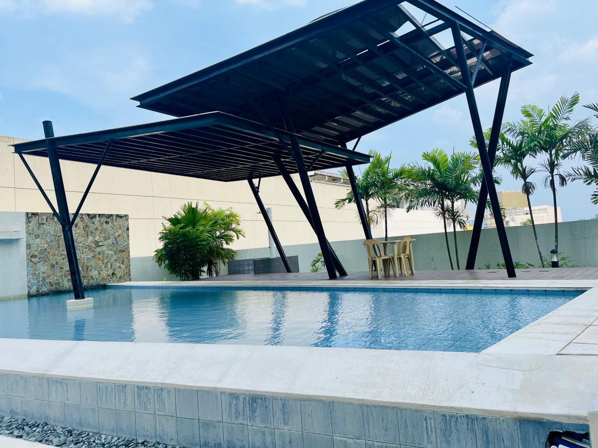 2-Bedroom Condo Unit With Balcony At Centrio Tower Beside Ayala Centrio Mall Downtown Cdo كاجايان دي أورو المظهر الخارجي الصورة
