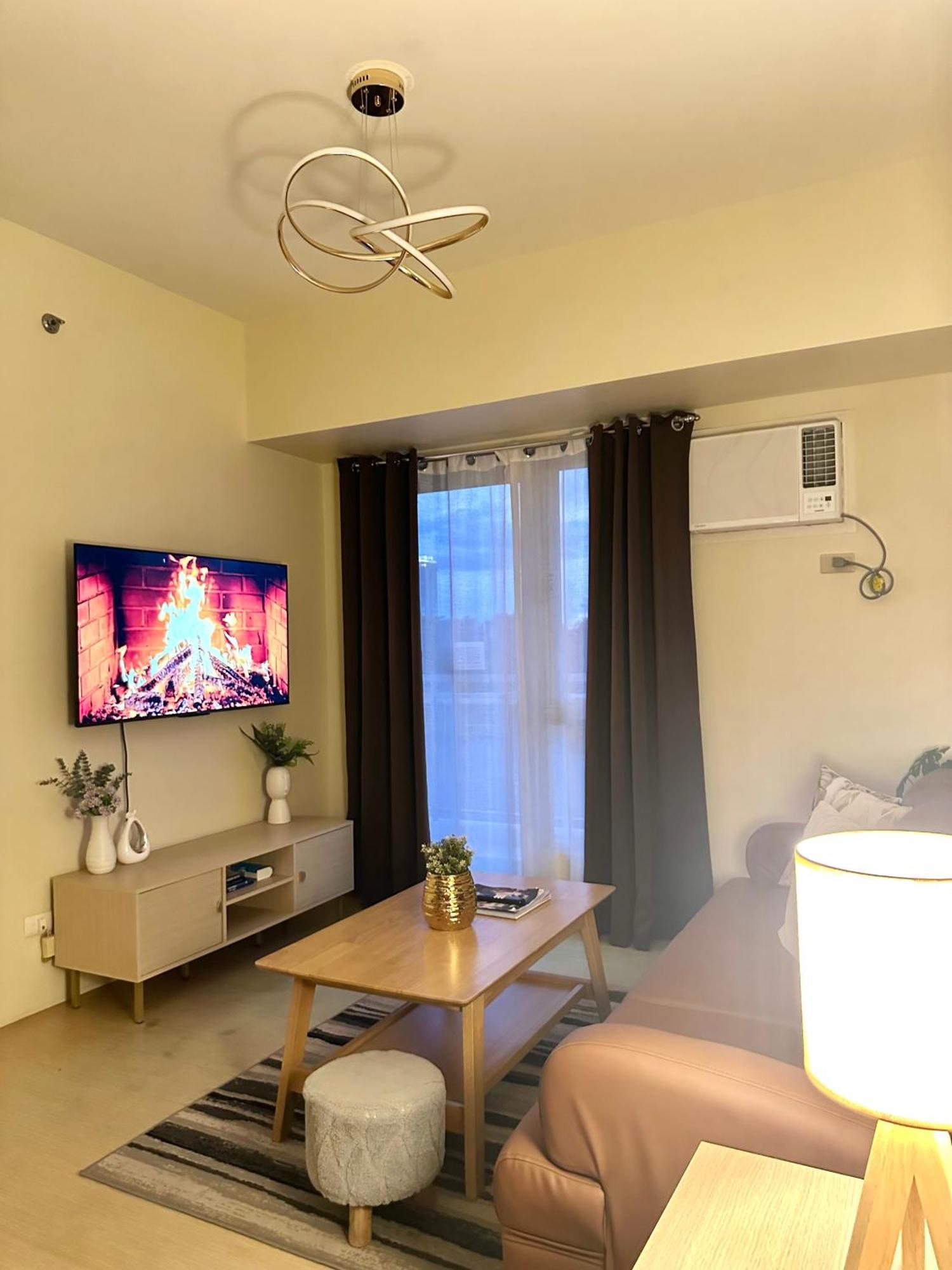2-Bedroom Condo Unit With Balcony At Centrio Tower Beside Ayala Centrio Mall Downtown Cdo كاجايان دي أورو المظهر الخارجي الصورة